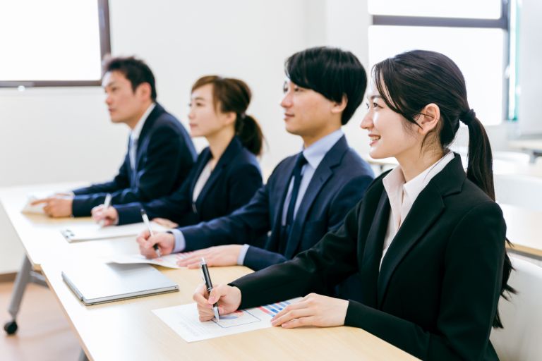 年収や年間休日、正社員、残業、未経験歓迎などで比較しましょう